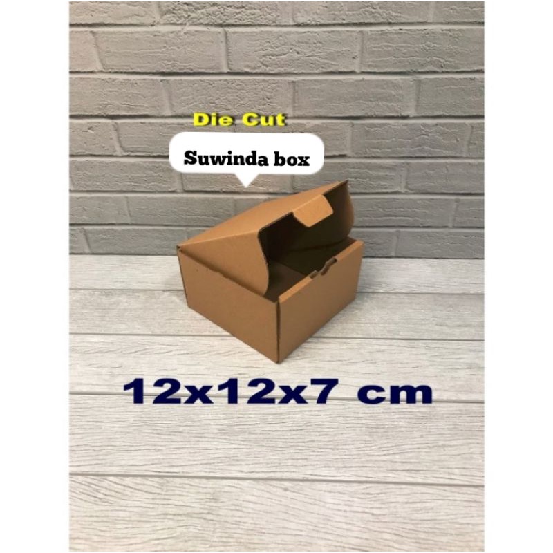 

Kardus karton 12x12x7 cm....Die Cut kotak Souvenir dll model box pizza