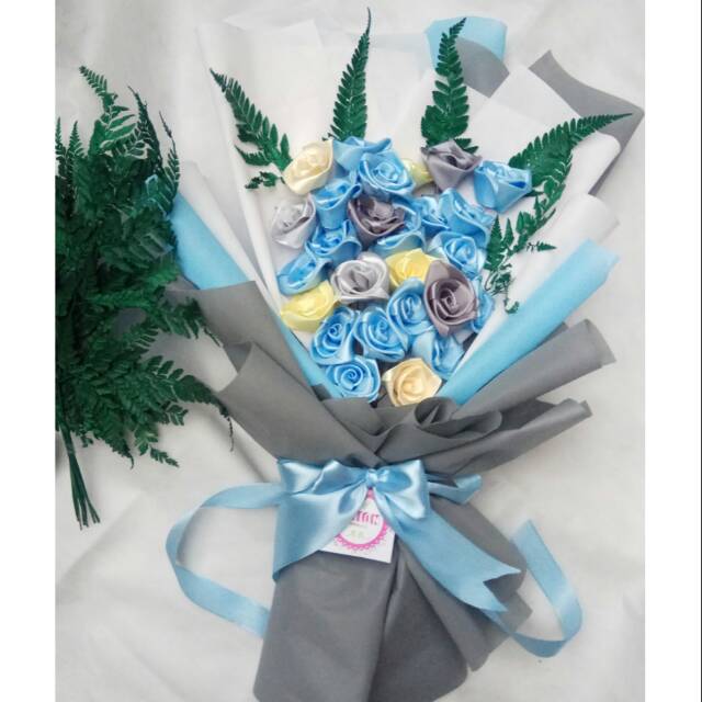 Buket bunga wisuda/bunga kertas/bunga satin/bunga flanel murah/buket murah jakarta/ buket solo