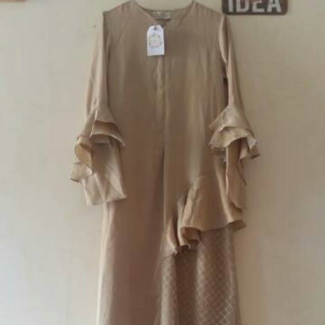 Alicia Dress Wearing klamby