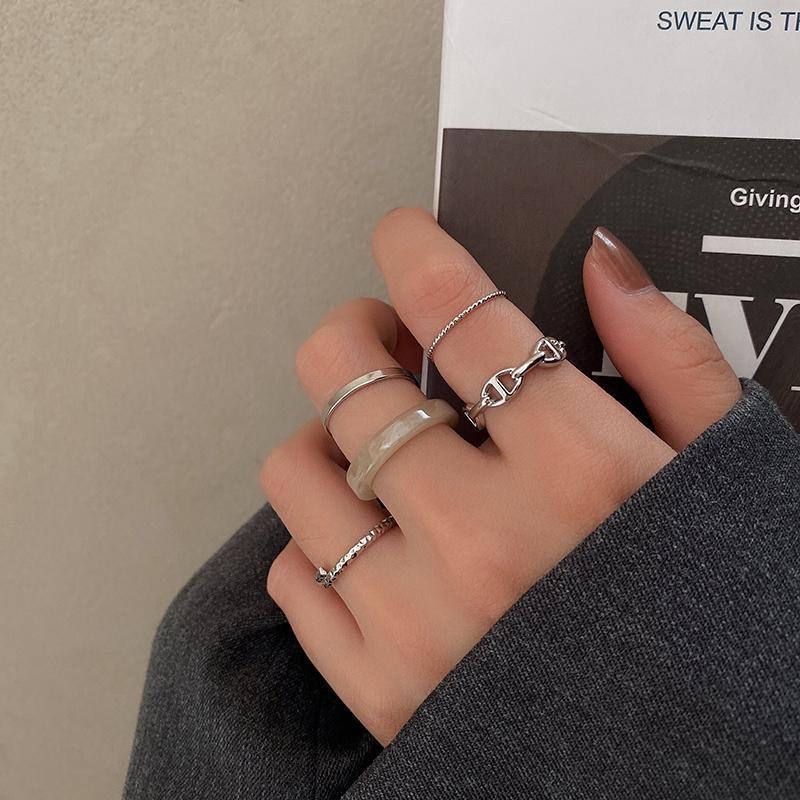 5pcs / Set Cincin Model Twist Hollow Bahan Resin Warna Silver Untuk Wanita