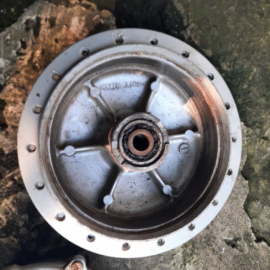 Tromol depan Honda CB200