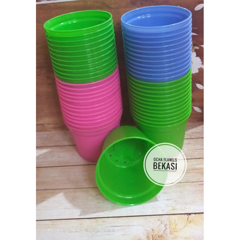 Pot kecil plastik
