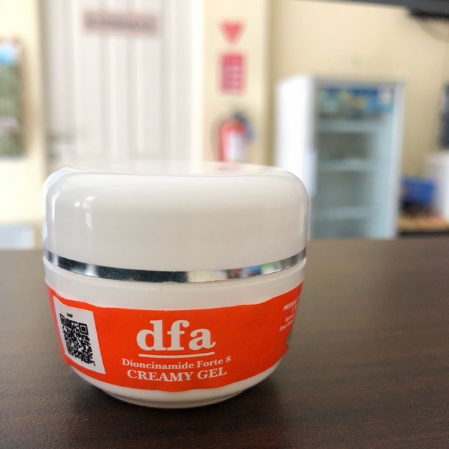 DFA Dioncinamide Forte 8 Creamy Gel Krim Kulit Wajah Berjerawat  Kemasan Pot 10 gram