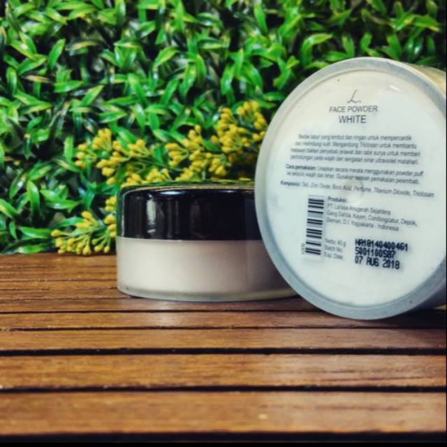 Bedak Tabur  Larissa