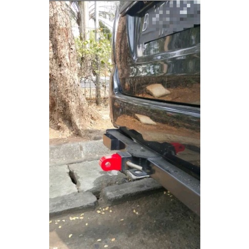 Shackle mount towing