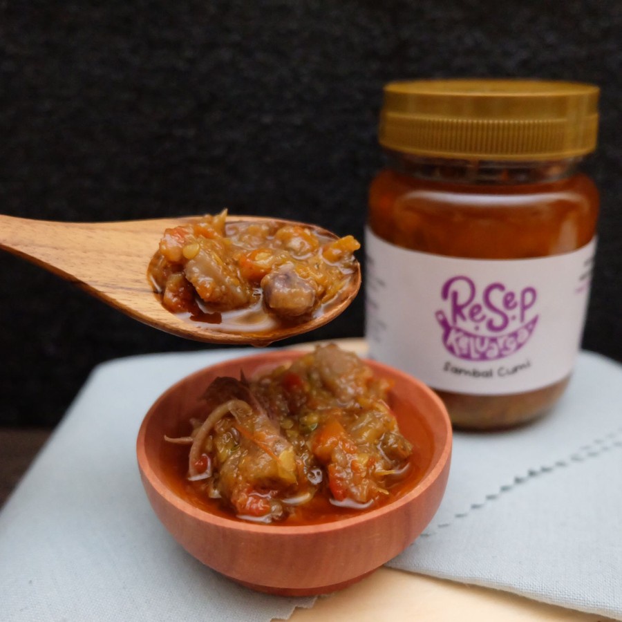 

Sambel cumi pedas gila/sambal cumi pedas manis/100gr/Sambal Resep Keluarga