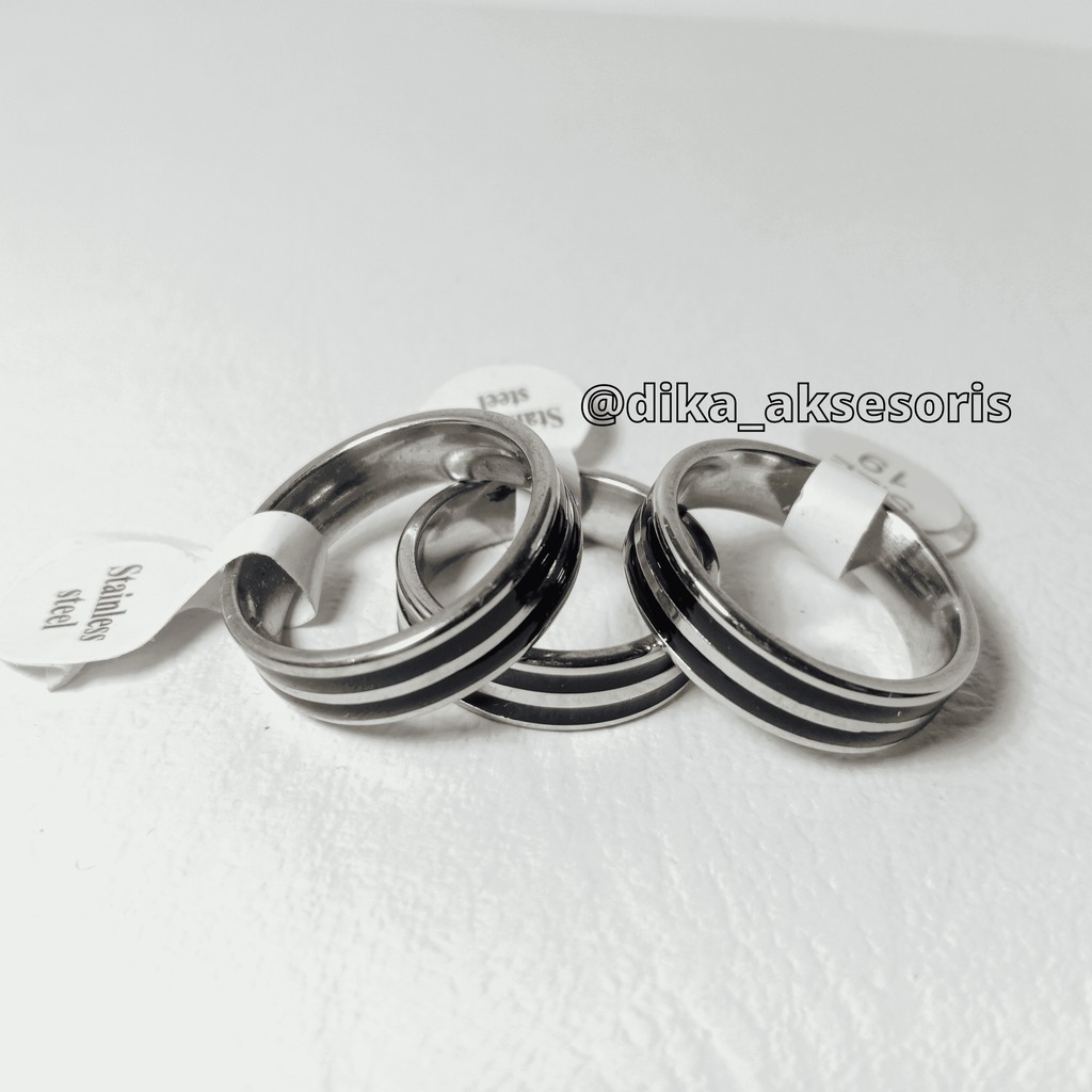 BISA COD. Cincin COuple, Cincin Tunangan, Cincin Pria dan Wanita model Silver Perak List Hitam Pria Wanita Bahan Tebal - Cincin Titanium Stainless Steel