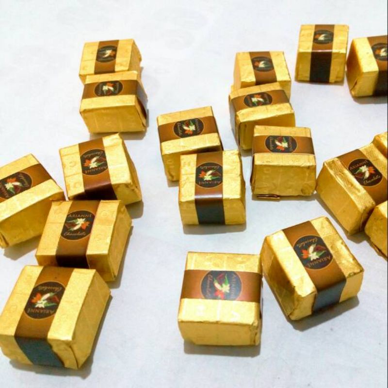 

(SATUAN) MILK COKLAT CUBE / HOME MADE COKLAT / COKLAT PERMEN / COKLAT PRALINE NON KARAKTER