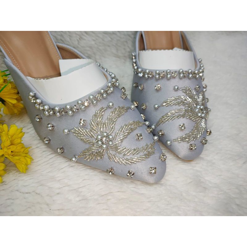 Sandal Selop Wanita Payet Elegan Warna Silver Abu Abu