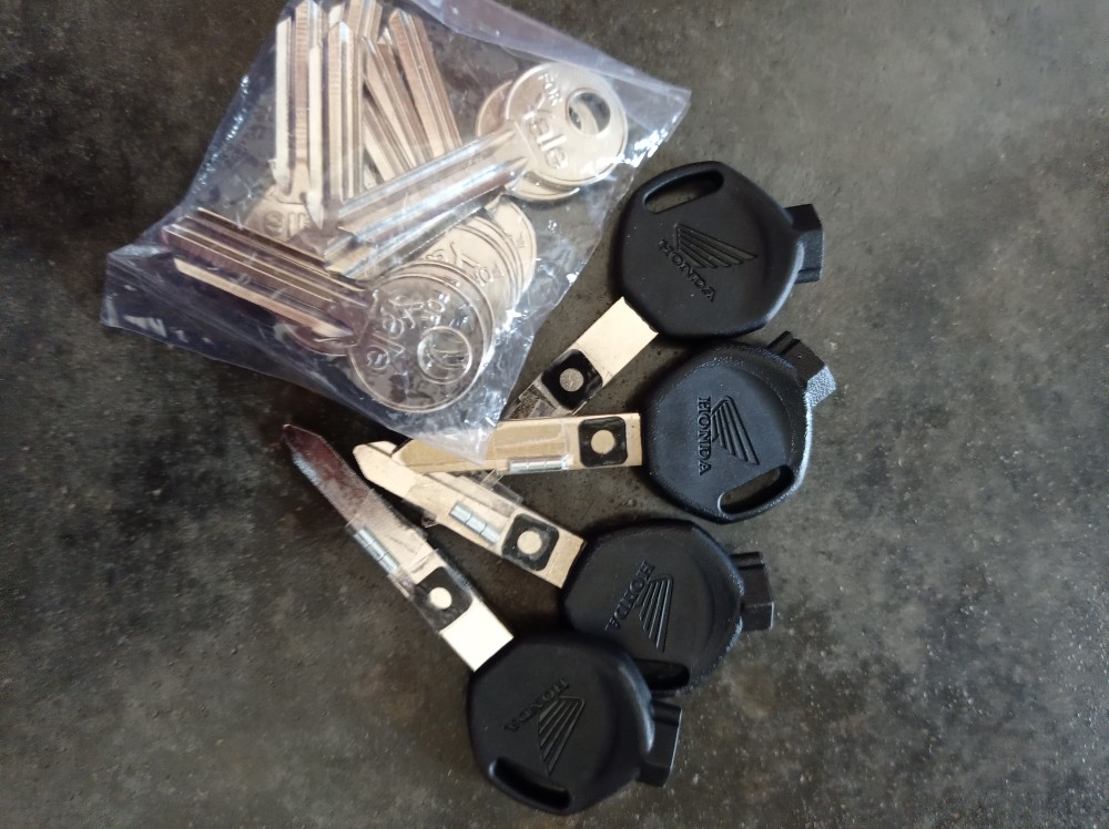 Bahan Kunci Winner Oshun ( Kanan )