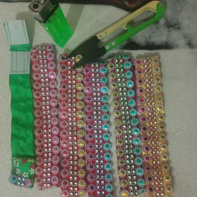 konektor masker perekat