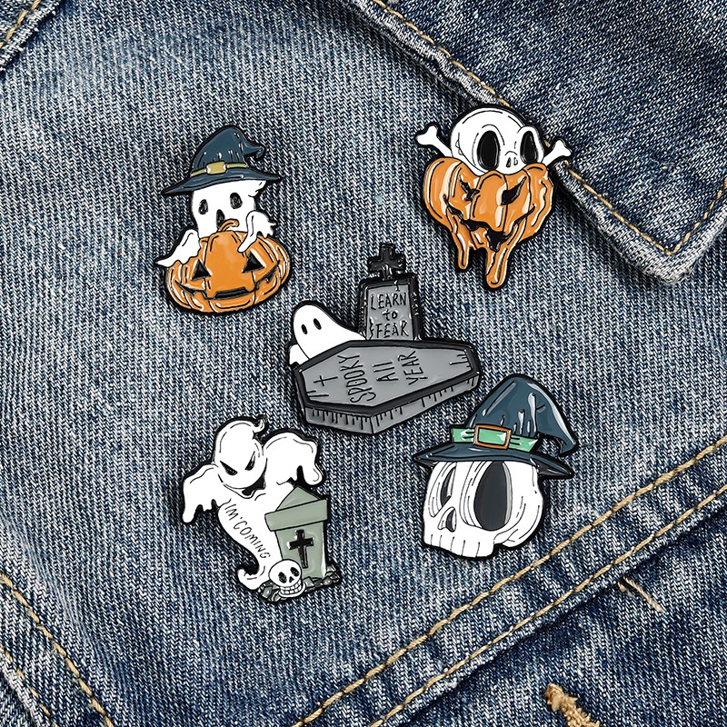 Bros Pin Enamel Desain Tengkorak Labu Hantu Peti Mati Halloween Gaya Gothic Untuk Hadiah Teman