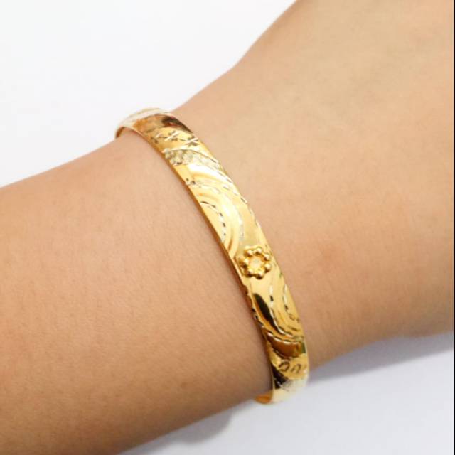 Gelang Bangle Emas asli model variasi
Kadar 700