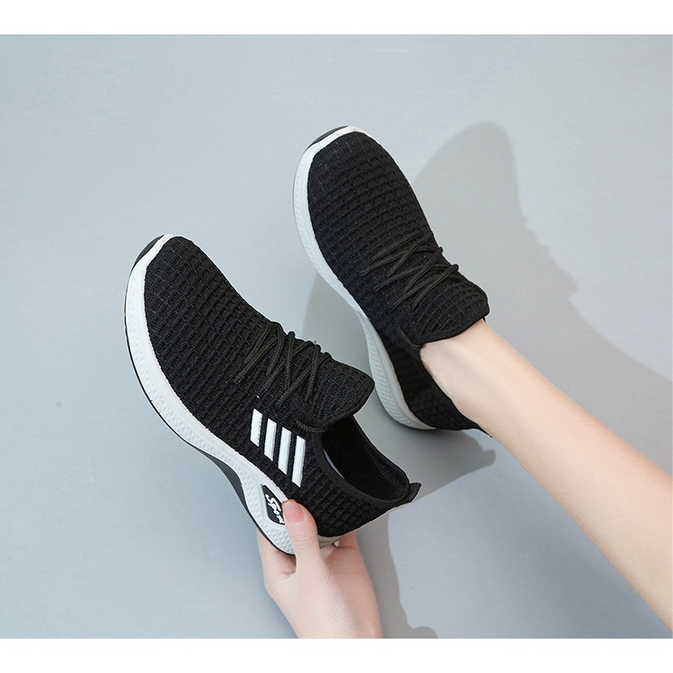 SH01 Sepatu Running Wanita Sneakers Joging Sneaker Tali Cewek Perempuan Lari Olah Raga Formal Shoes Sniker Sport Putih Olahraga Karet Elastis Import Converse Pria Cowok Laki Laki Sekolah Kerja Casual Hitam Murah Keren Sepatu All Star Baru Free Kaos Kaki