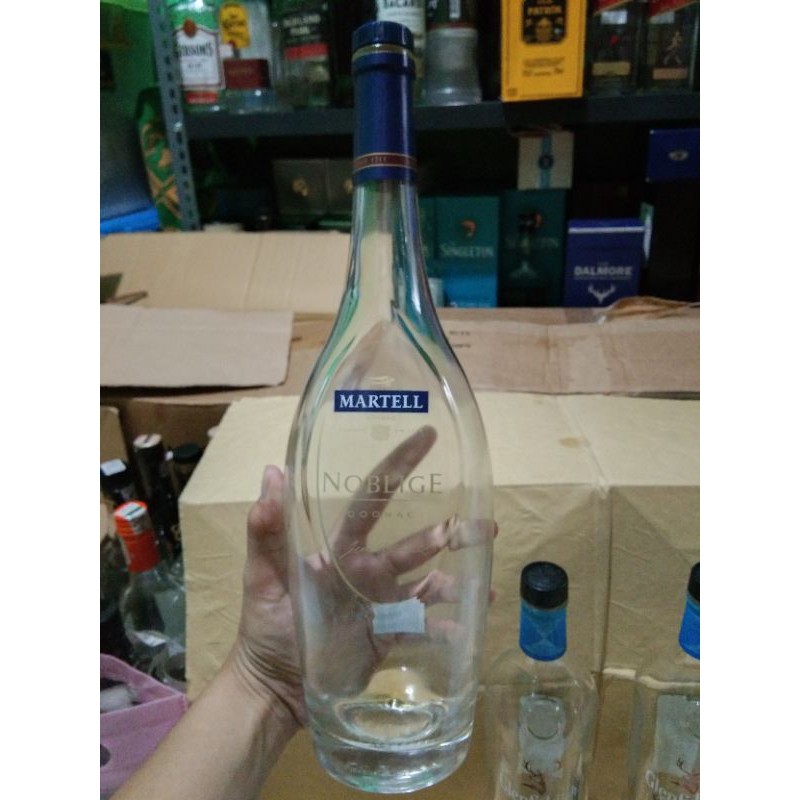 pajangan botol bekas miras martell noblige