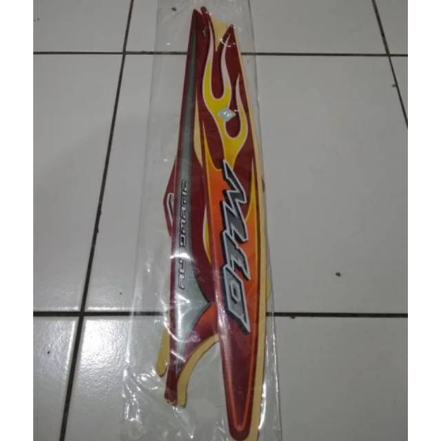 Striping atau stiker yamaha mio 2006 motif api merah