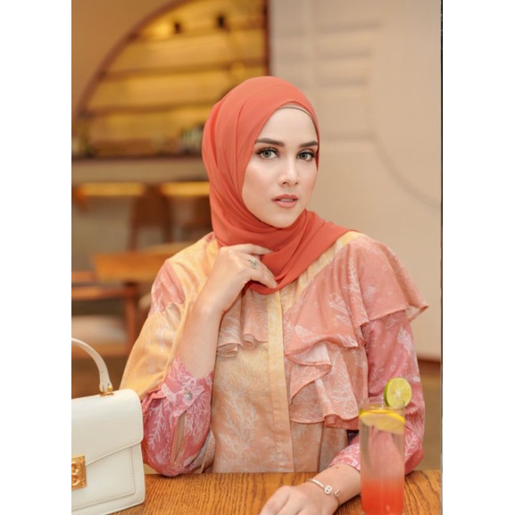 El mar minorca shirt with ruffle Benang jarum x MMehuillet