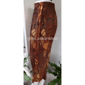 rok Jarik plisket wiron batik sekar jagad (Pakem)