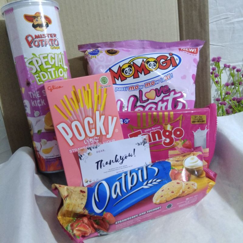 

Snack Box cocok untuk hadiah ulang tahun, wisuda, dll