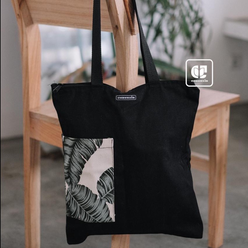 Tote bag black &amp; banana leaf