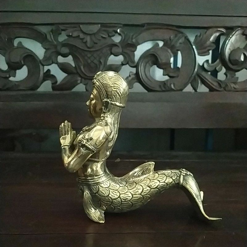 barang koleksi antik hiasan dekorasi Patung putri duyung bahan Kuningan