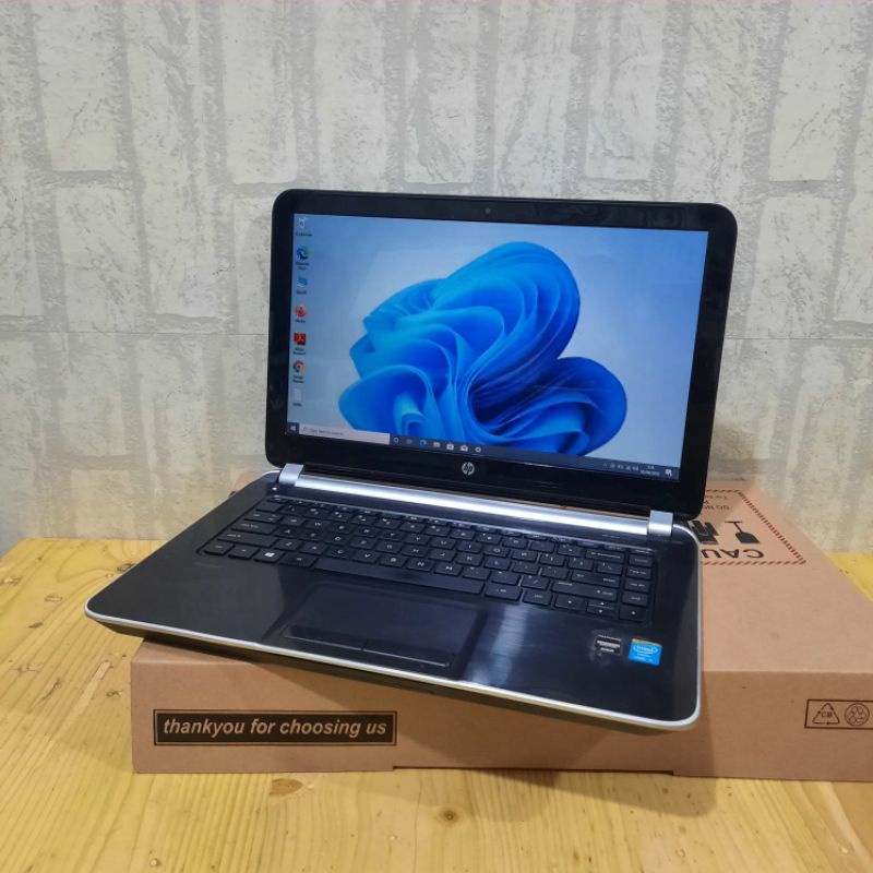 Laptop HP 14-n073TX Cor i5-4200U Ram 4GB/SSD 128GB Vga Amd Radeon HD 8600M windows 10 Gaming editing desain