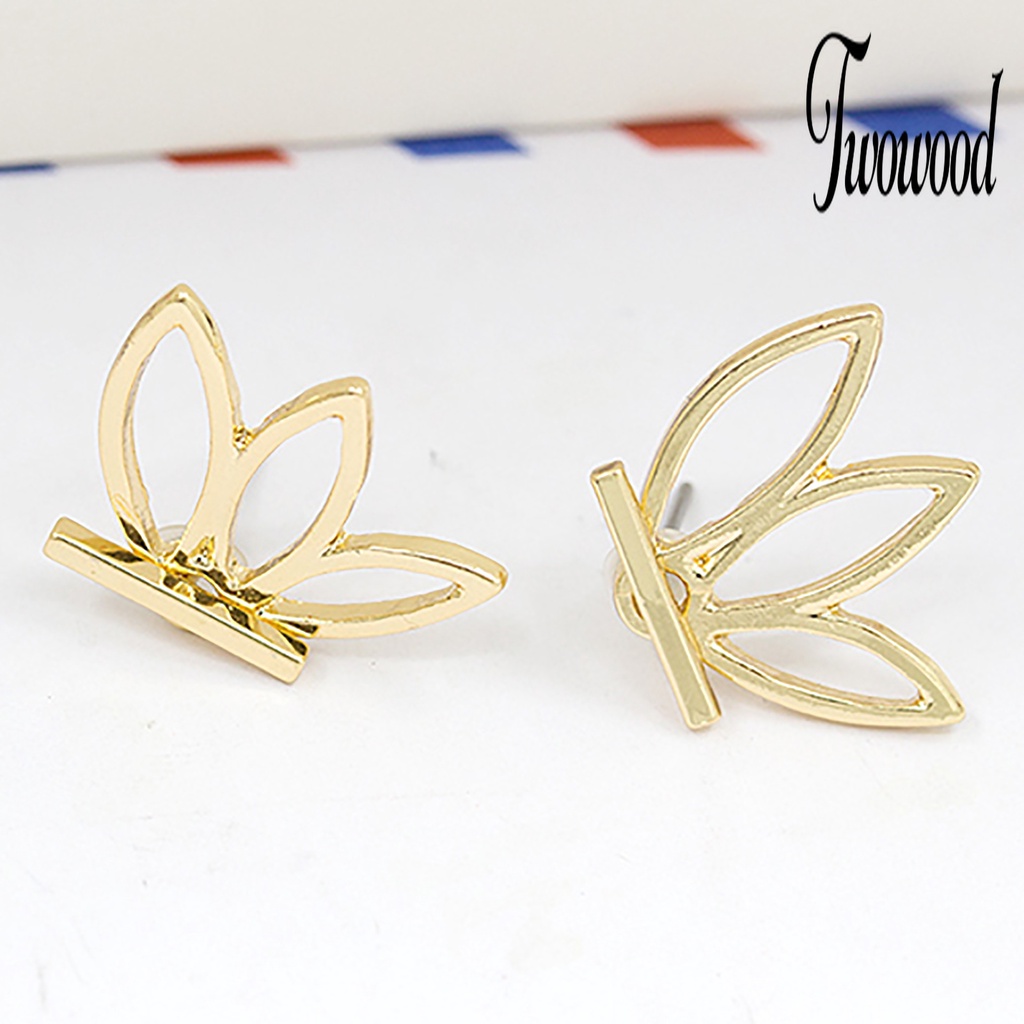 1 Pasang Anting Stud Bentuk Lotus Model Hollow Dua Sisi Untuk Wanita