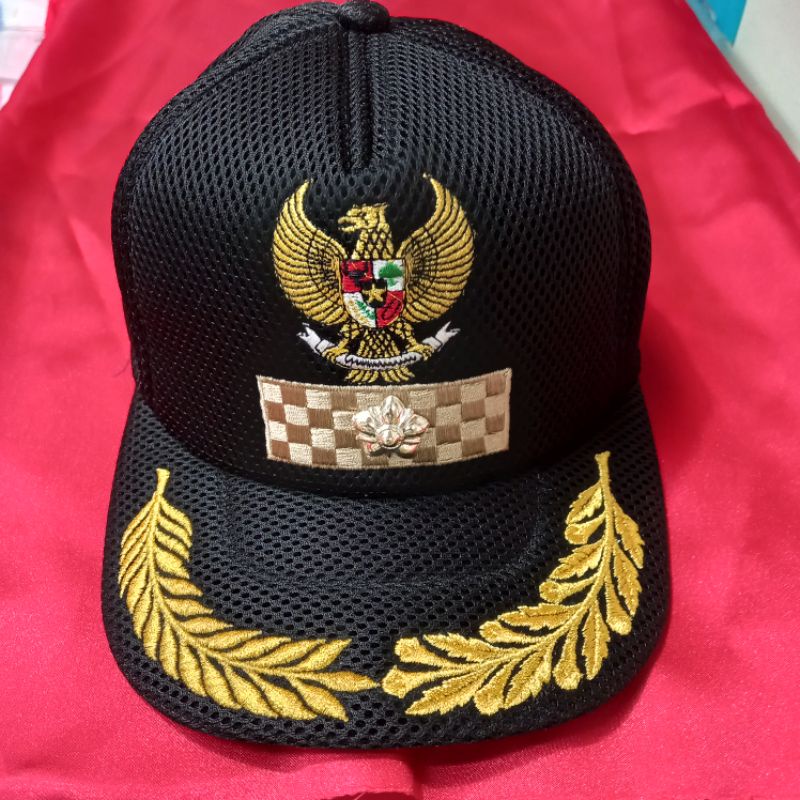 topi kades
