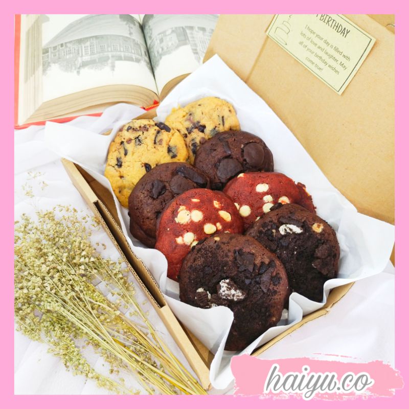 

[READY] Gift Box Soft Cookies Hampers kado ulang tahun wisuda by Haiyu.co
