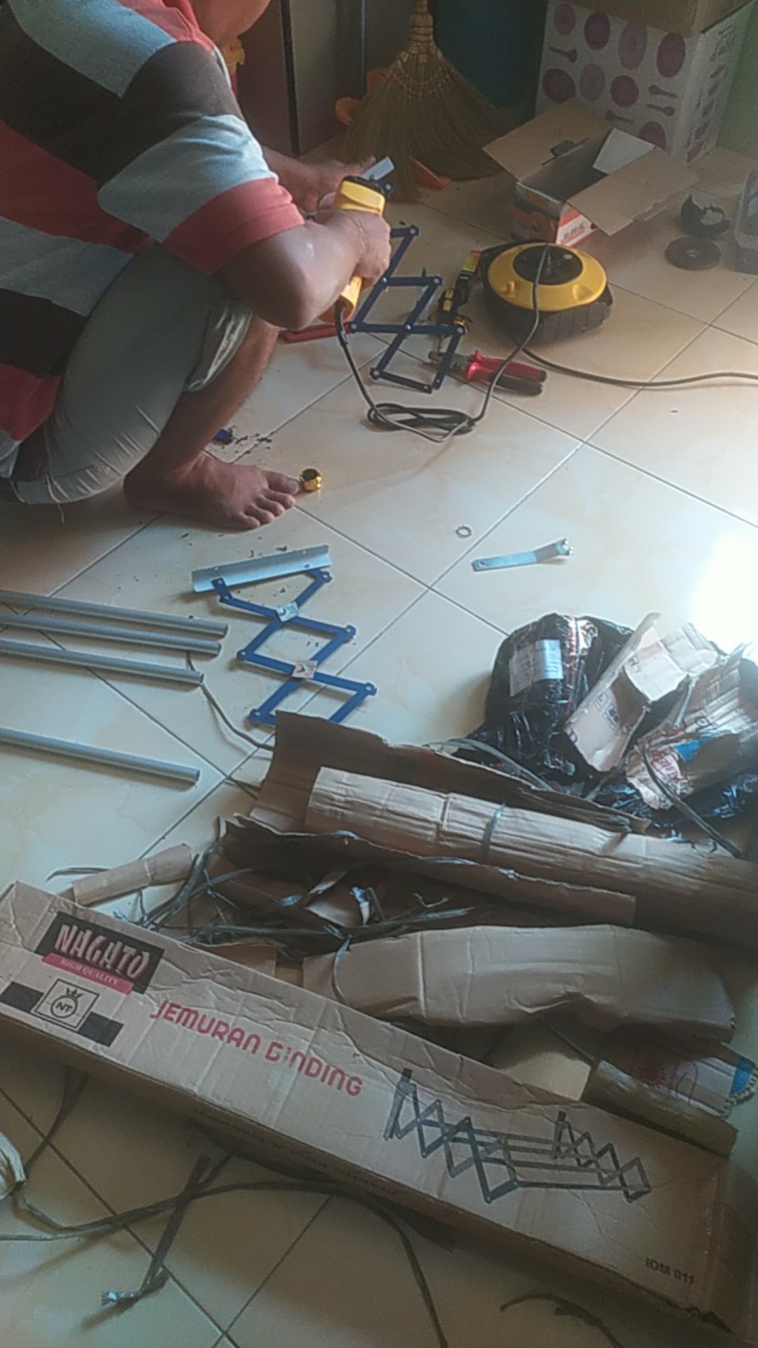 Jemuran Dinding Lipat Tempel Tembok Kuat Dan Kokoh / Jemuran Baju Minimalis Portable