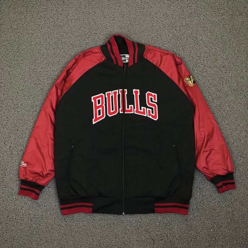 JAKET BOMBER VARSITY MITCHELL&amp;NESS BULLS MERAH HITAM LOGO YANKEES AUTHENTIC