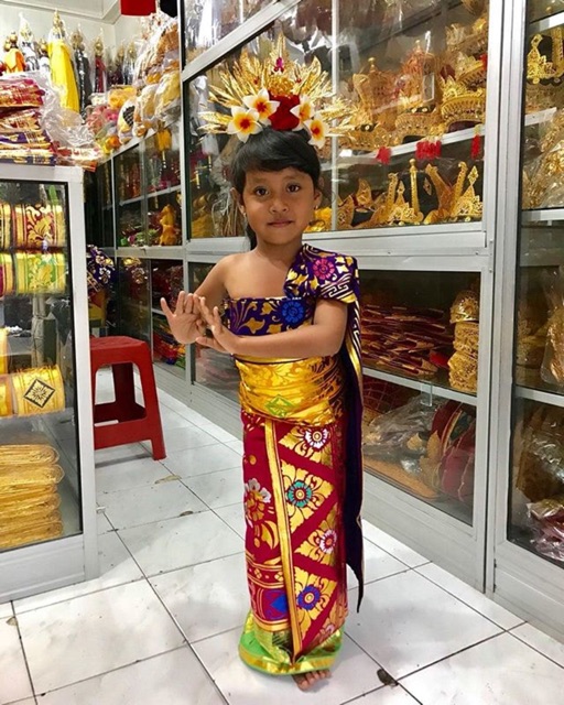 Kostum Tari Bali Pendet