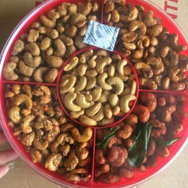 

Kacang Mede 5 Rasa