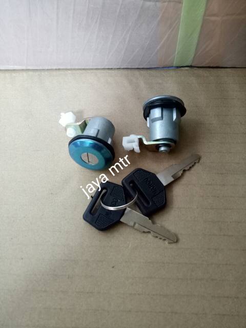 Kunci pintu / door key set Mitsubishi L300