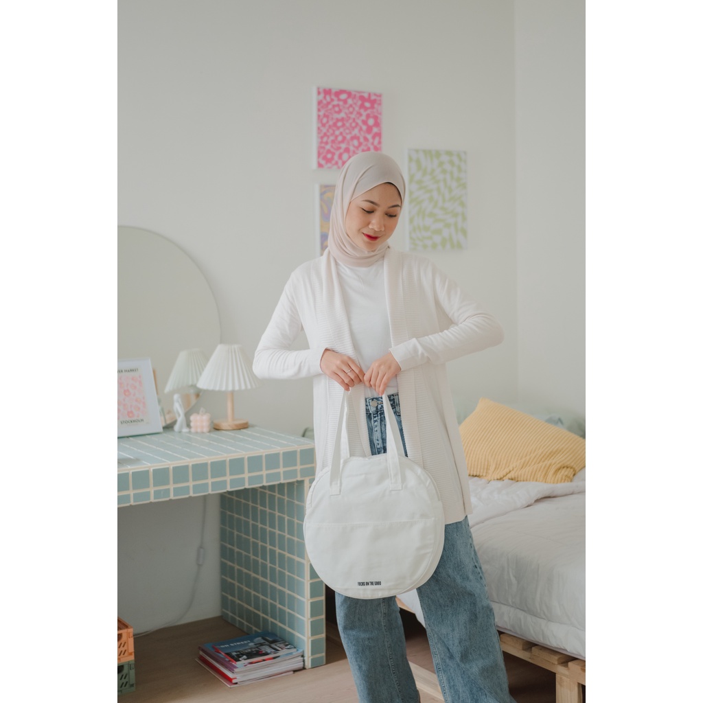 Totebag Focus On The Good Tas Polos Tote Bag Bulat Remaja Wanita Korea Kekinian