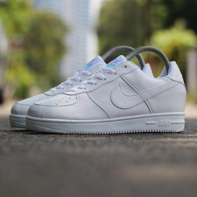 Serbu Nike Airmax Rainbow Size 36 - 40 Sepatu Wanita Olahraga Sports Putih Bagus