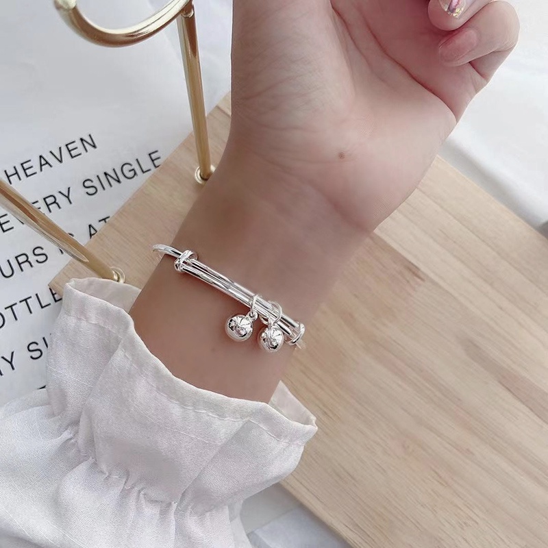 Gelang Bangle Adjustable Warna Silver Dengan Lonceng Untuk Wanita