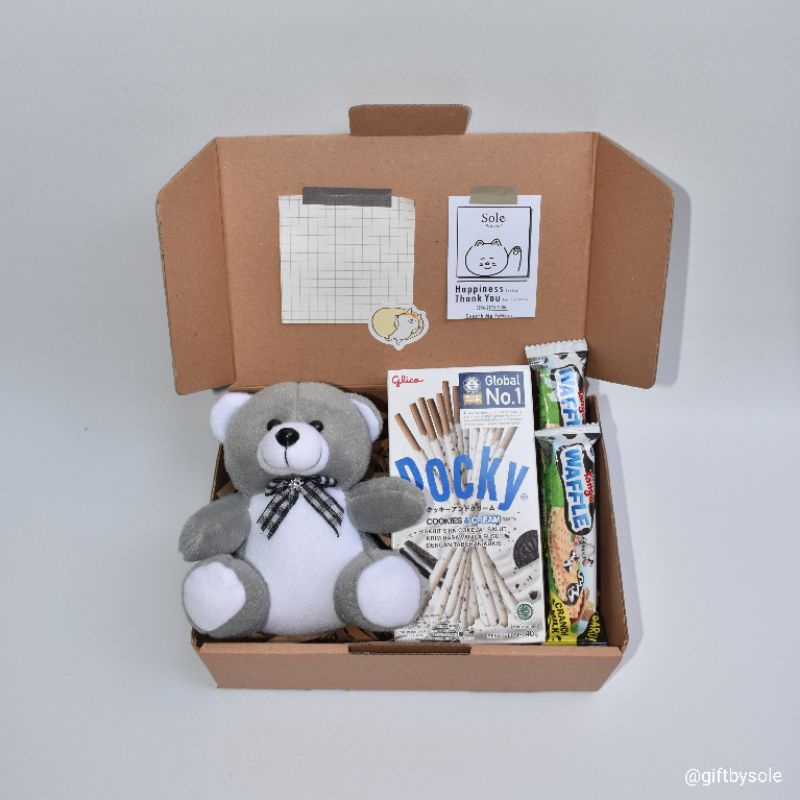 

Mini Snack Box / Gift Box / Hampers Box / Snackbox by SOLE / Kado Anniversary / Kado Wisuda