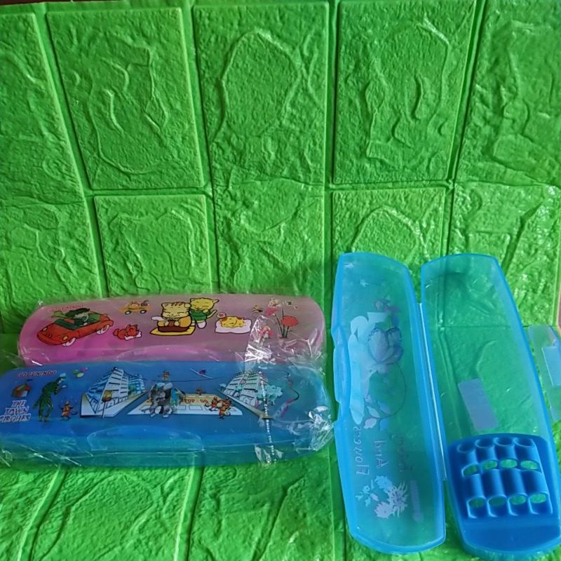 

TEMPAT PENSIL/BOLPOINT ANAK