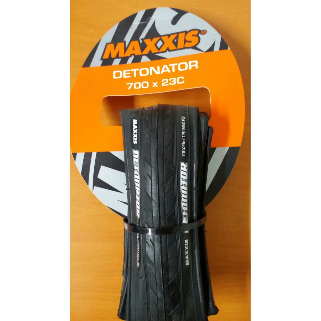 BAN LUAR MAXXIS DETONATOR 700 X 23 BLACK