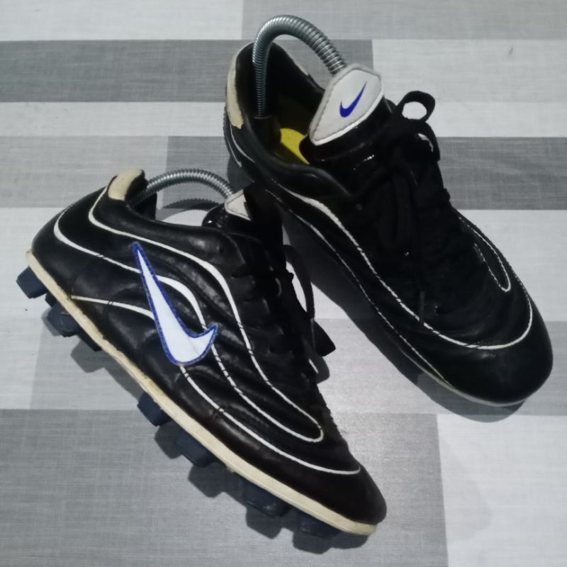 sepatu bola bekas second original