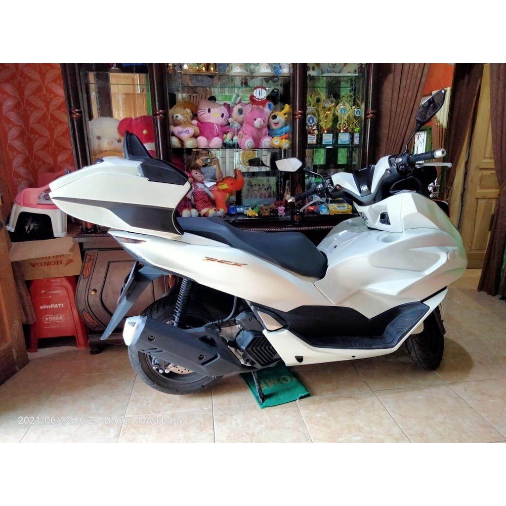 Top Box belakang PCX 160.