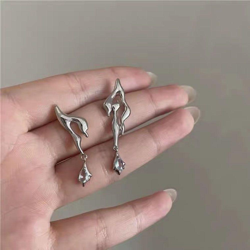 Anting Bentuk Bunga Irregular Bahan Metal