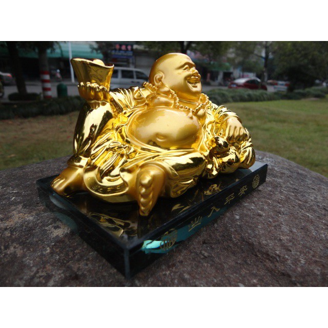 Pajangan Dashboard Mobil Maitreya Gold