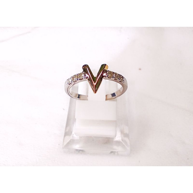 cincin perak berlian asli mata 6 bentuk huruf V