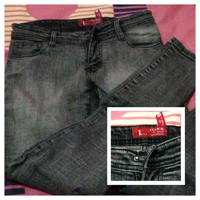[ preloved ] celana jeans LOGO wanita
