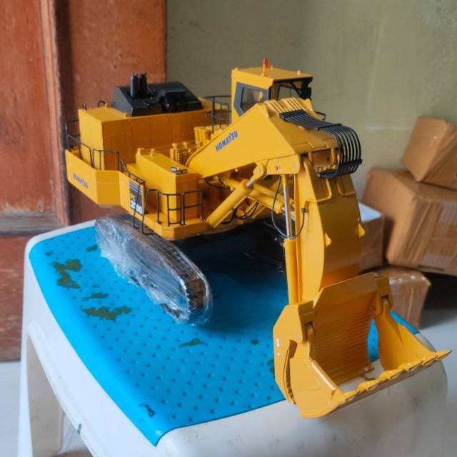 Diecast Miniatur Alat Berat Pc 00 8 Front Shovel Rare Komatsu Koleksi Shopee Indonesia