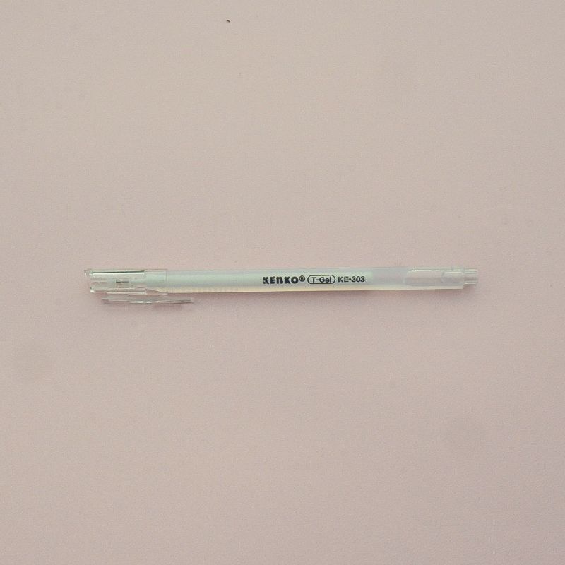 

PULLPEN GELL WHITE AND GOLD/ PULPEN PUTIH DAN EMAS