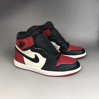  Sepatu  Basket  Model Air Jordan 1 Retro OG Bred Toe Warna  