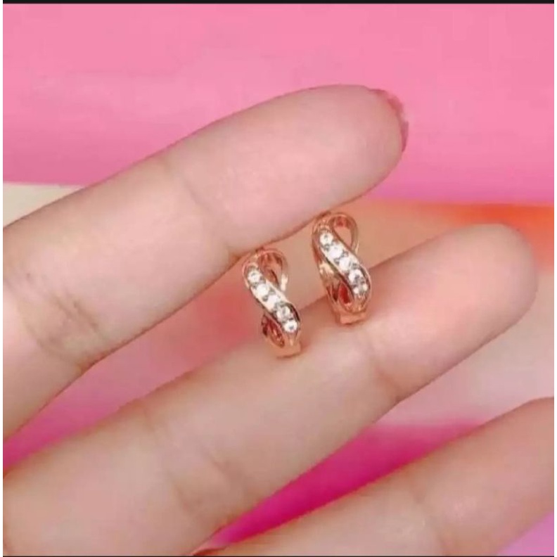 anting jepit motif angka 8 titanium gold perhiasan wanita anting